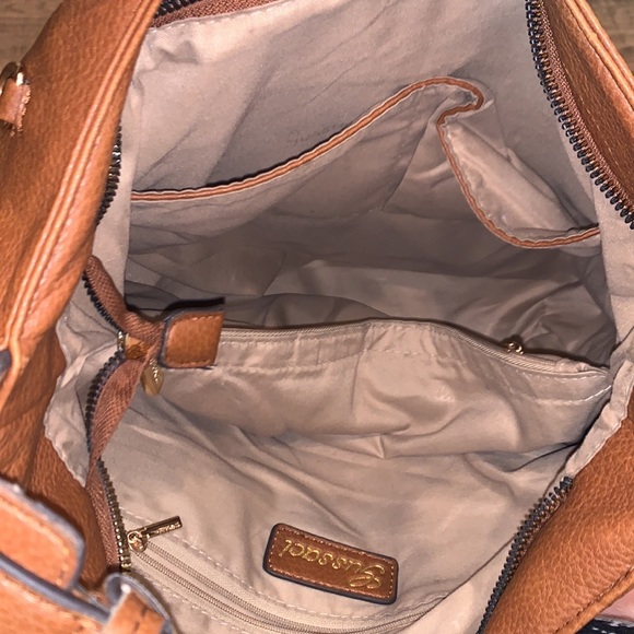 GUSSAC Italian Vegan Leather Large Handbag w Cognac Color w Gold Zipper Detail - Picture 10 of 15